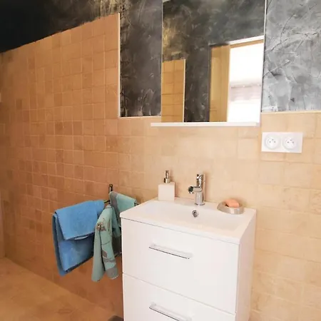 3 Bedroom Amazing In Monteux