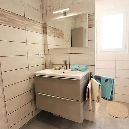 3 Bedroom Amazing In Holiday home Monteux